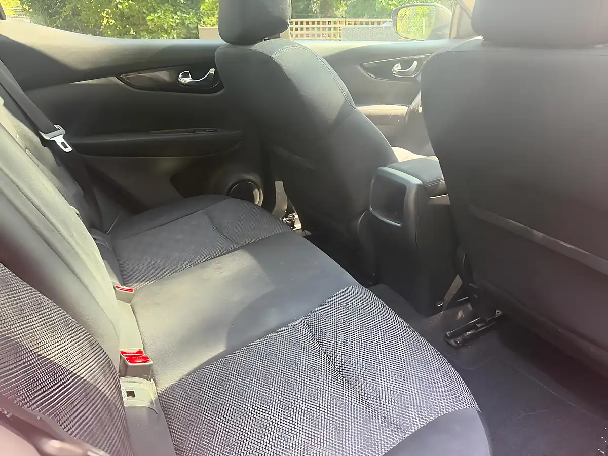 Used 2014 Nissan Qashqai Acenta Premium Red - Interior and Exterior details 15