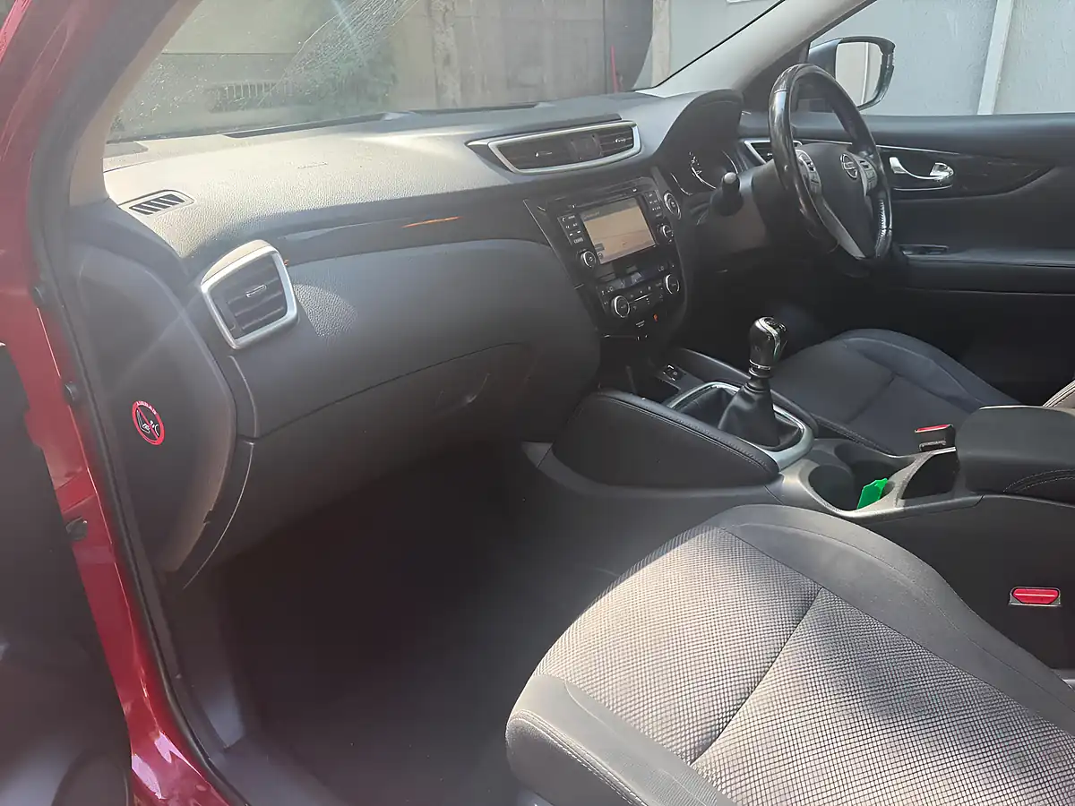 Used 2014 Nissan Qashqai Acenta Premium Red - Interior and Exterior details 17