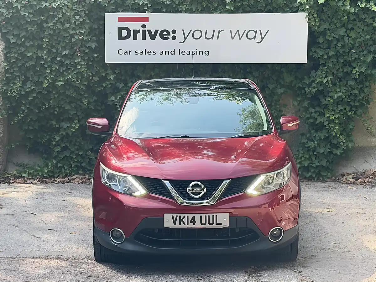 Used 2014 Nissan Qashqai Acenta Premium Red - Interior and Exterior details 2