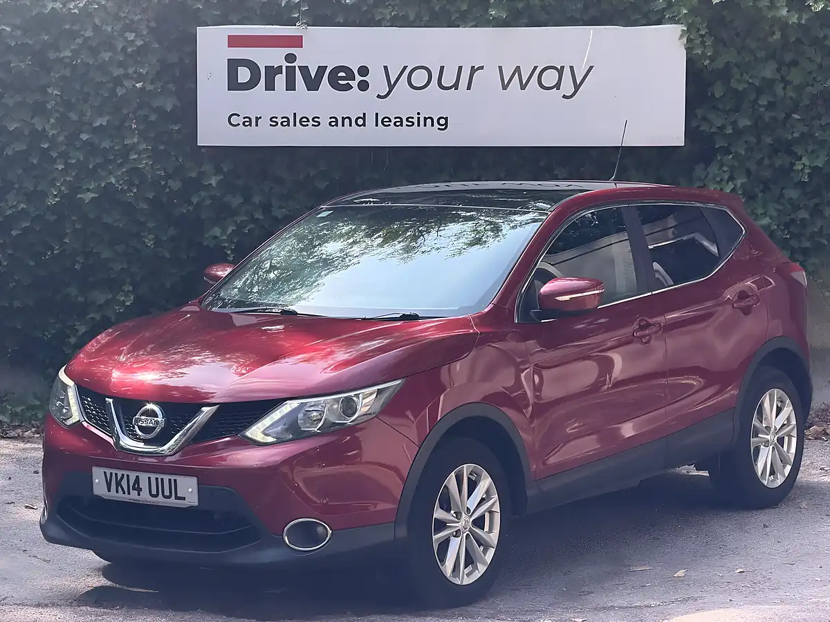 Used 2014 Nissan Qashqai Acenta Premium Red - Interior and Exterior details 3