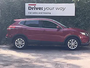 Used 2014 Nissan Qashqai Acenta Premium Red - Interior and Exterior details 5