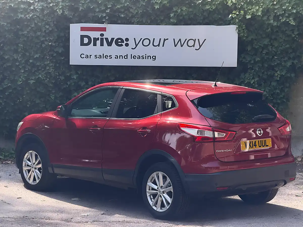 Used 2014 Nissan Qashqai Acenta Premium Red - Interior and Exterior details 6