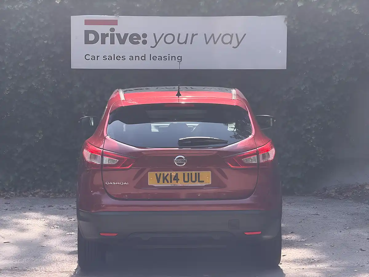 Used 2014 Nissan Qashqai Acenta Premium Red - Interior and Exterior details 8