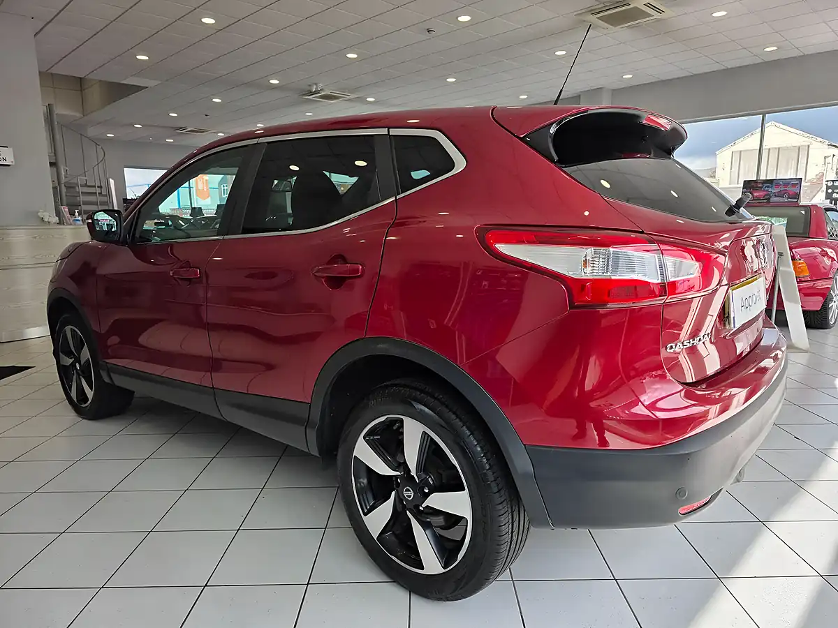 Used 2014 Nissan Qashqai Acenta Premium Red - Interior and Exterior details 4
