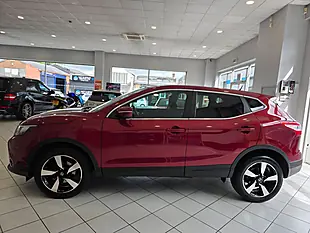 Used 2014 Nissan Qashqai Acenta Premium Red - Interior and Exterior details 5