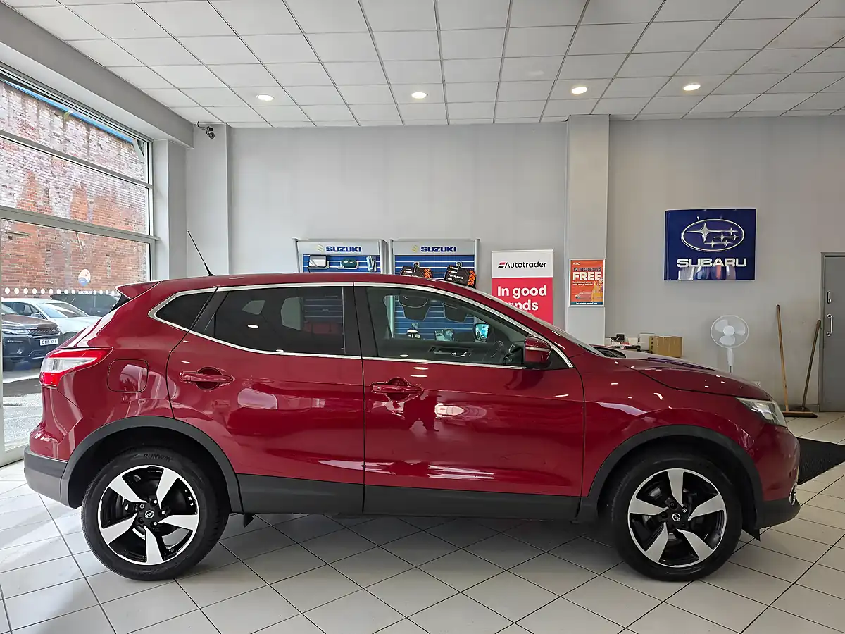 Used 2014 Nissan Qashqai Acenta Premium Red - Interior and Exterior details 6
