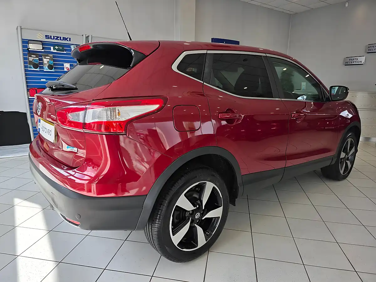 Used 2014 Nissan Qashqai Acenta Premium Red - Interior and Exterior details 9