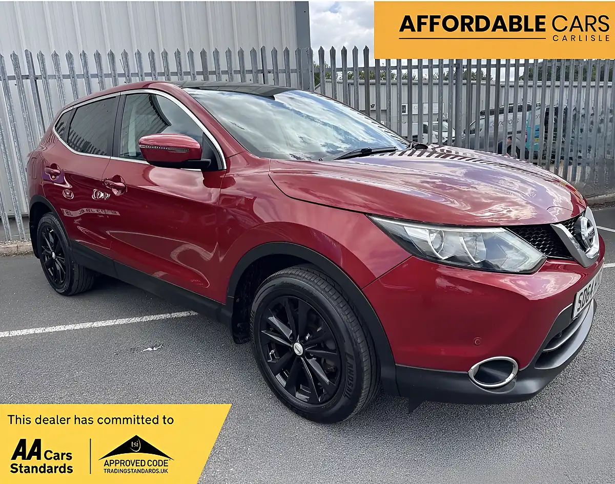 Used 2014 Nissan Qashqai Acenta Premium Red - Front View