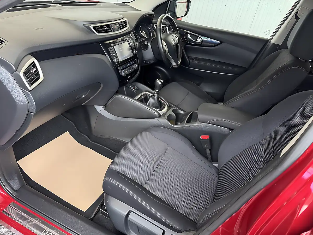 Used 2014 Nissan Qashqai Acenta Premium Red - Interior and Exterior details 10