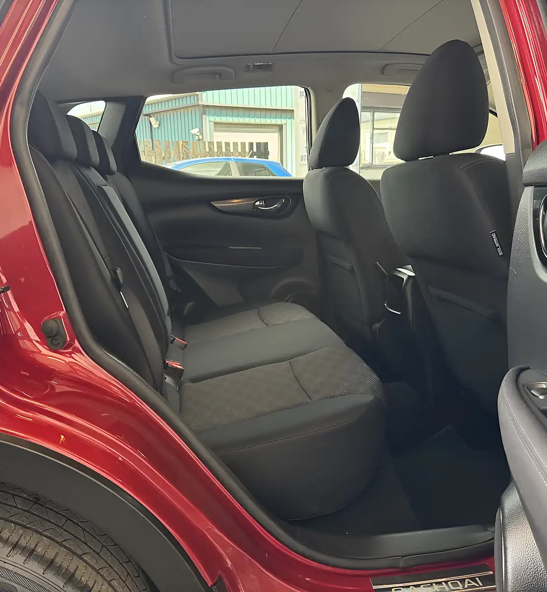 Used 2014 Nissan Qashqai Acenta Premium Red - Interior and Exterior details 12