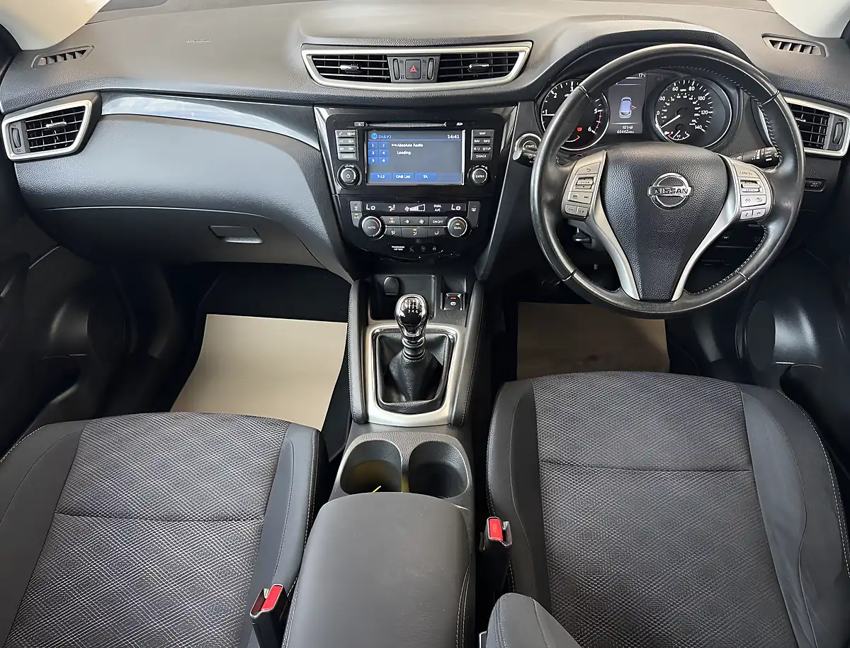 Used 2014 Nissan Qashqai Acenta Premium Red - Interior and Exterior details 13