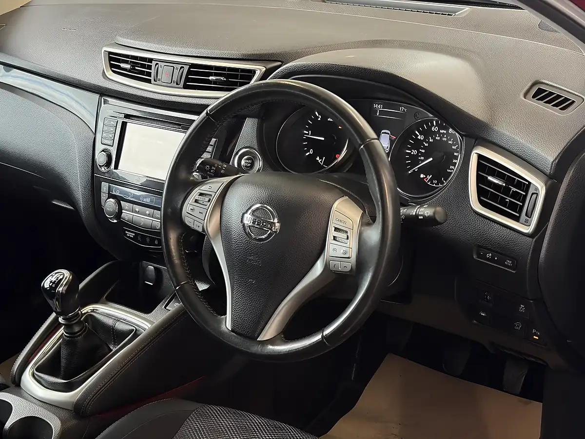 Used 2014 Nissan Qashqai Acenta Premium Red - Interior and Exterior details 14
