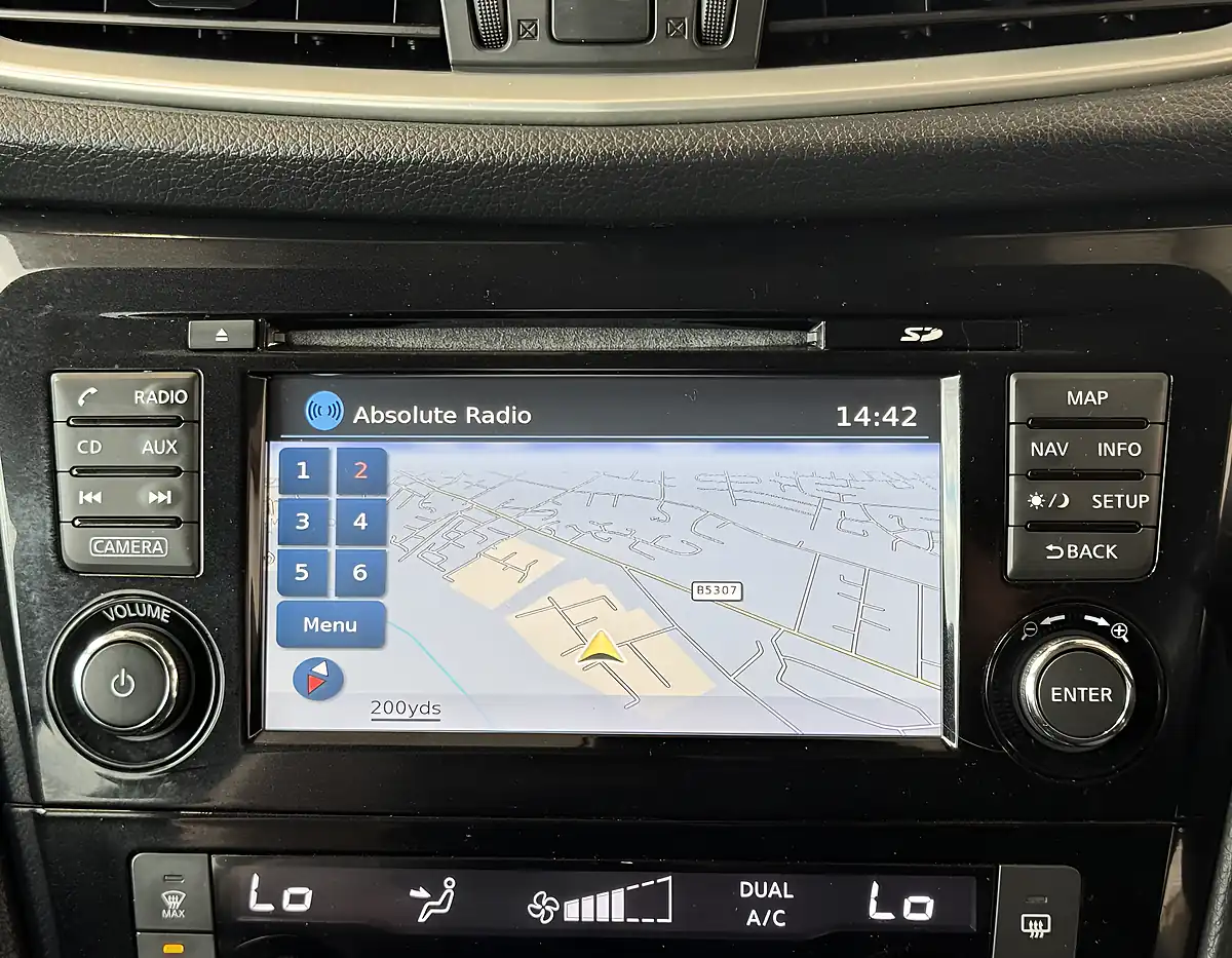 Used 2014 Nissan Qashqai Acenta Premium Red - Interior and Exterior details 17