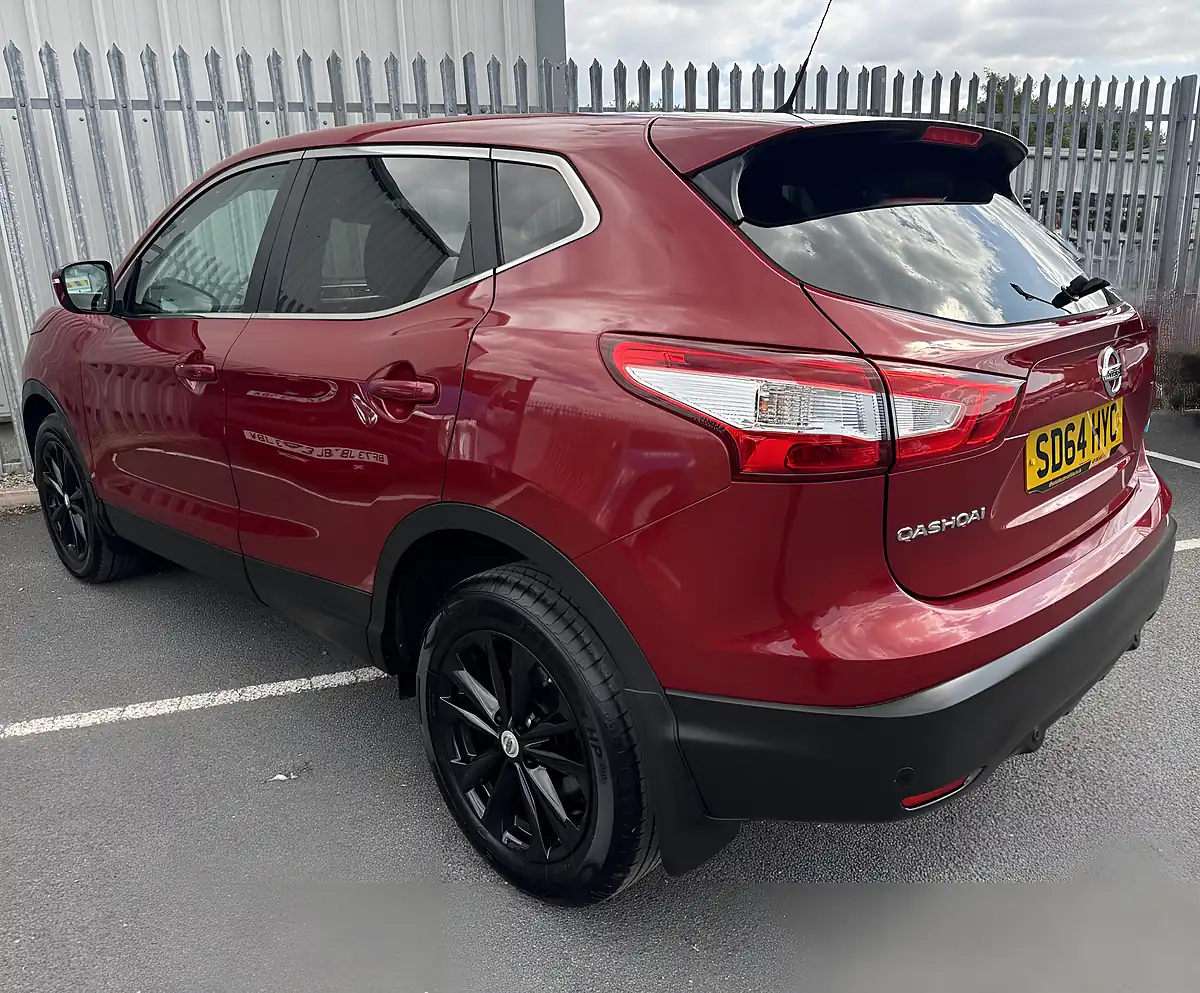 Used 2014 Nissan Qashqai Acenta Premium Red - Interior and Exterior details 4