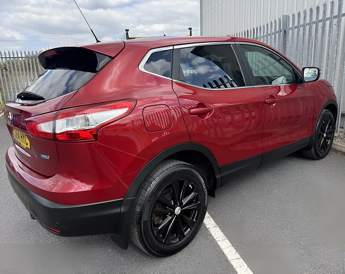 Used 2014 Nissan Qashqai Acenta Premium Red - Interior and Exterior details 5