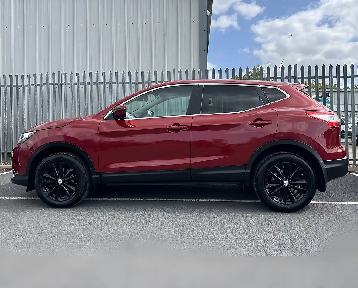 Used 2014 Nissan Qashqai Acenta Premium Red - Interior and Exterior details 8