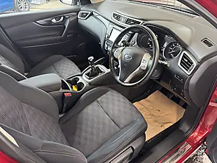 Used 2014 Nissan Qashqai Acenta Premium Red - Interior and Exterior details 9