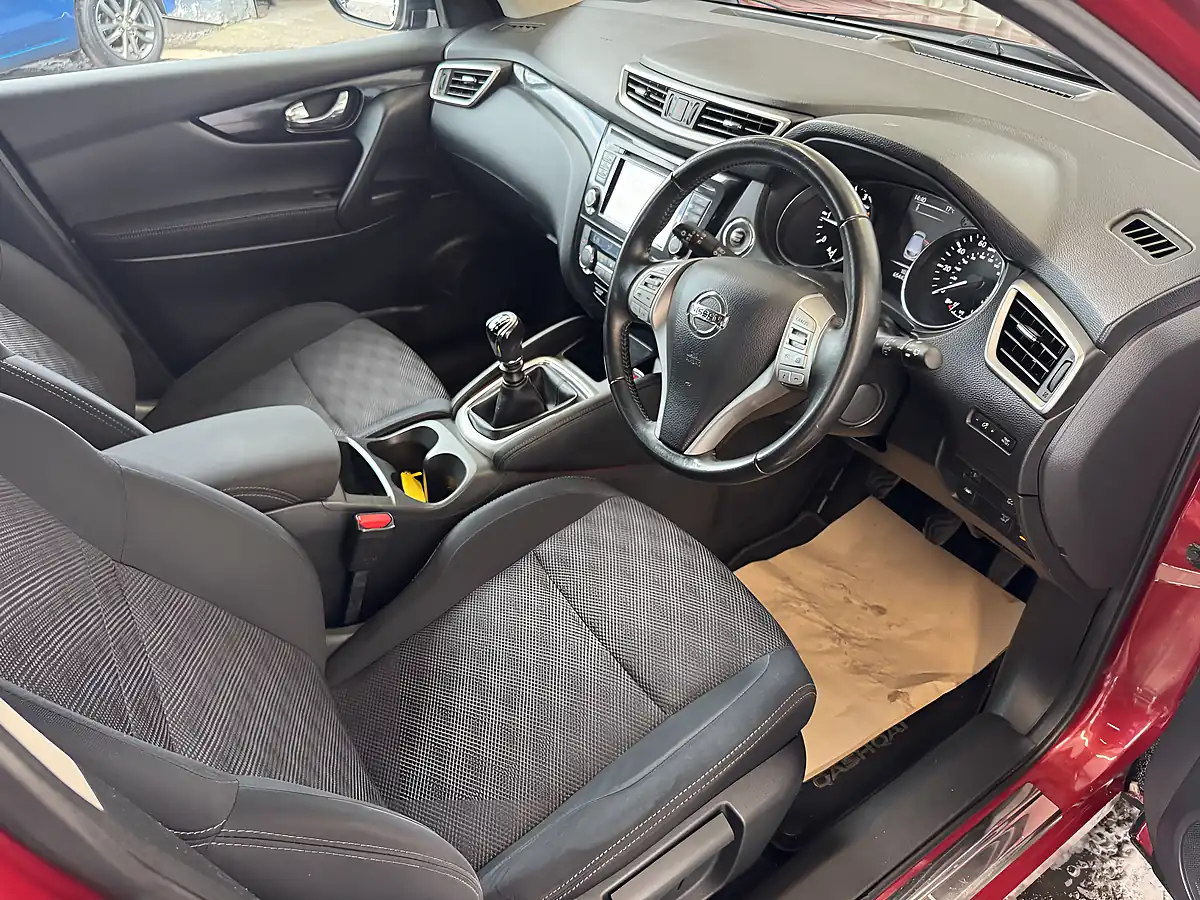 Used 2014 Nissan Qashqai Acenta Premium Red - Interior and Exterior details 9