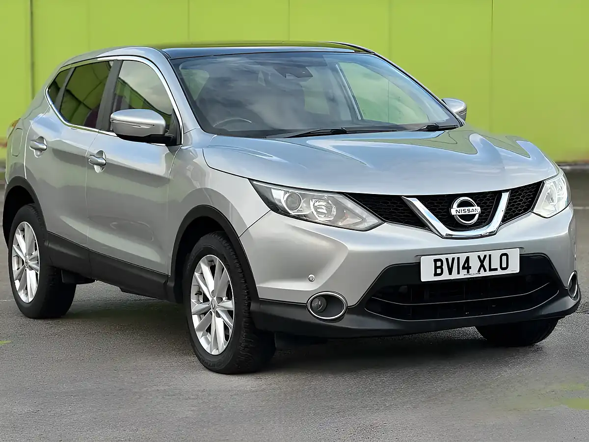 Used 2014 Nissan Qashqai Acenta Premium Silver - Front View