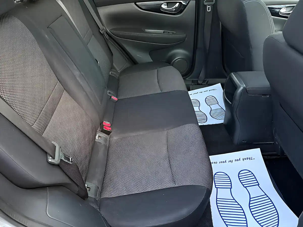 Used 2014 Nissan Qashqai Acenta Premium Silver - Interior and Exterior details 11