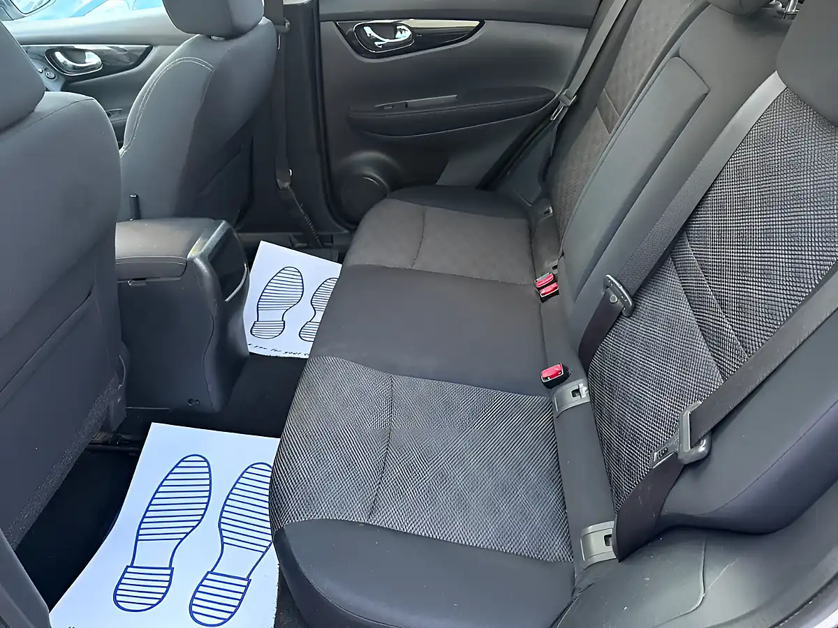 Used 2014 Nissan Qashqai Acenta Premium Silver - Interior and Exterior details 12
