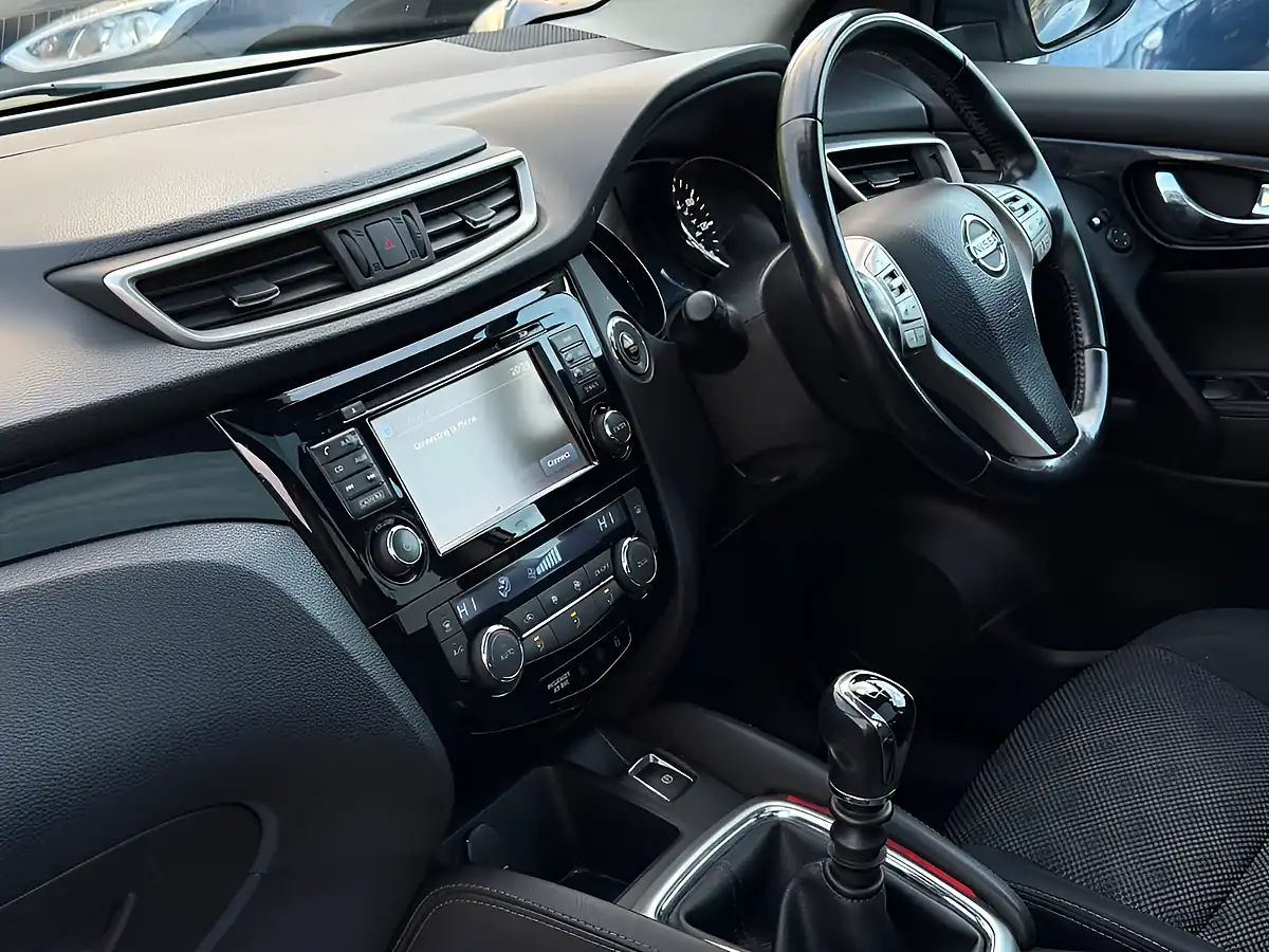Used 2014 Nissan Qashqai Acenta Premium Silver - Interior and Exterior details 15