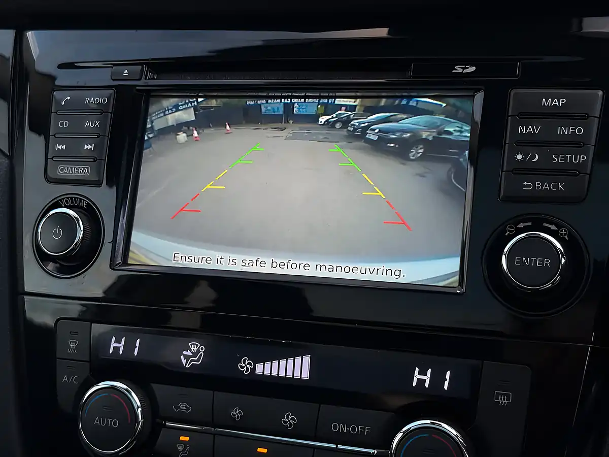 Used 2014 Nissan Qashqai Acenta Premium Silver - Interior and Exterior details 20