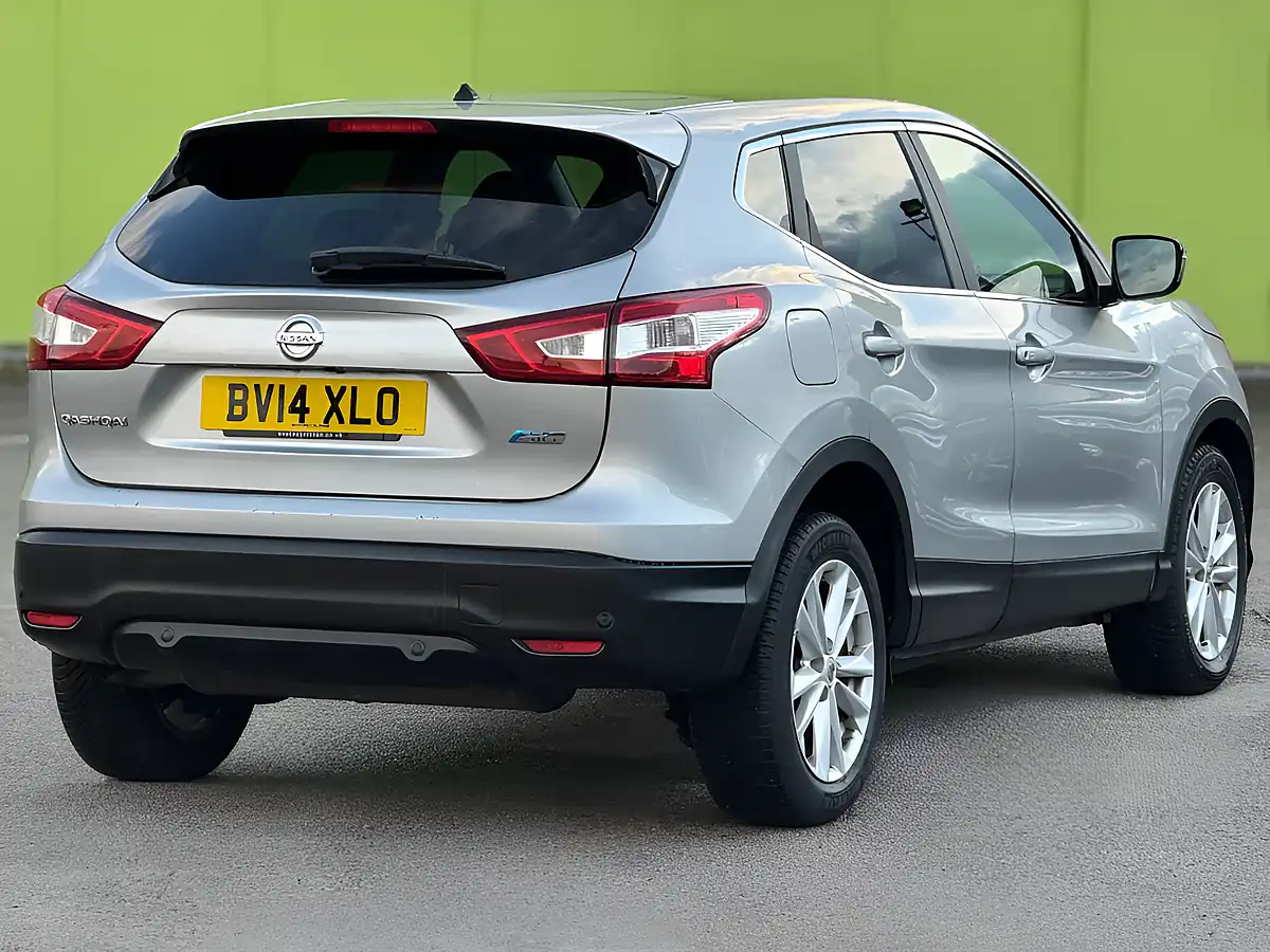 Used 2014 Nissan Qashqai Acenta Premium Silver - Interior and Exterior details 4