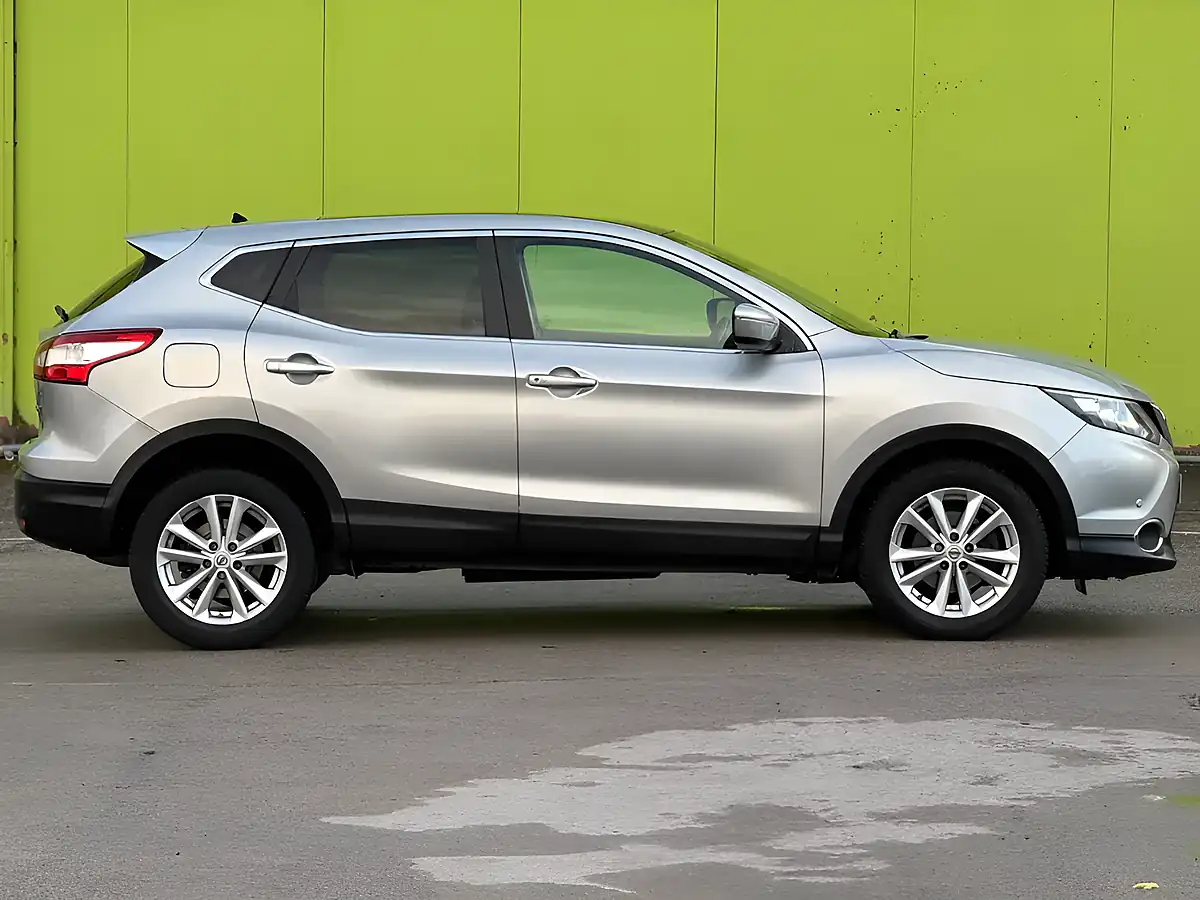 Used 2014 Nissan Qashqai Acenta Premium Silver - Interior and Exterior details 7