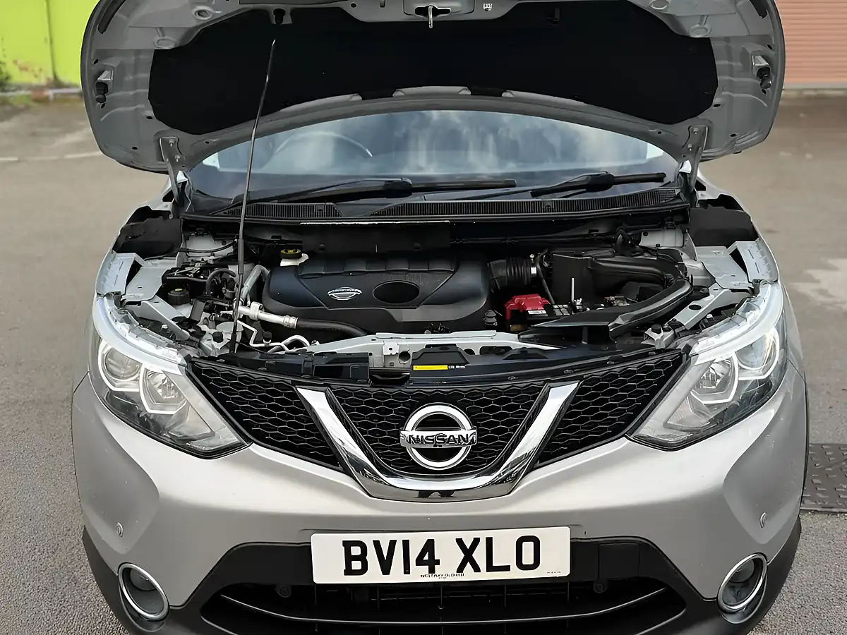 Used 2014 Nissan Qashqai Acenta Premium Silver - Interior and Exterior details 9