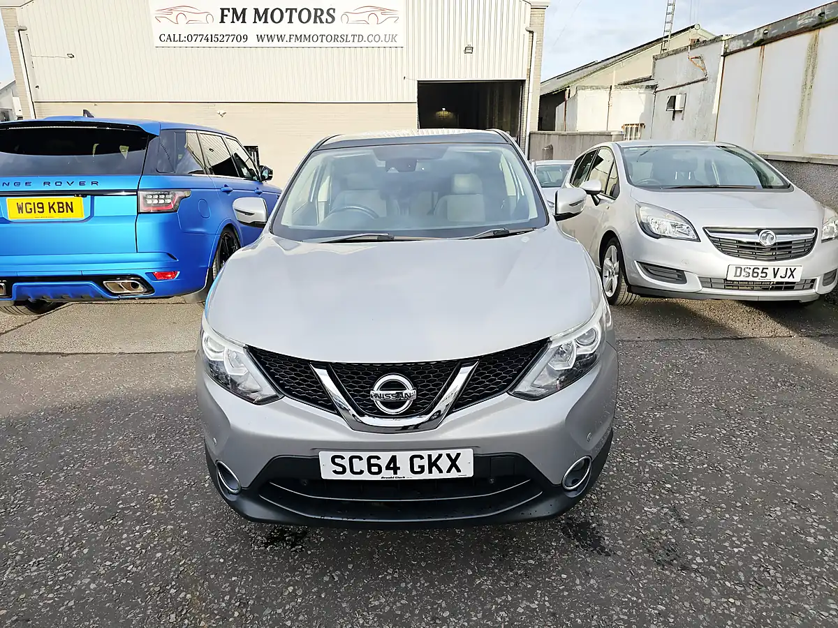 Used 2014 Nissan Qashqai Acenta Premium Silver - Front View