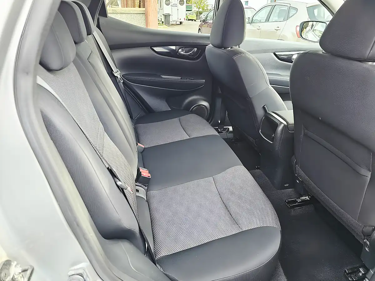 Used 2014 Nissan Qashqai Acenta Premium Silver - Interior and Exterior details 10