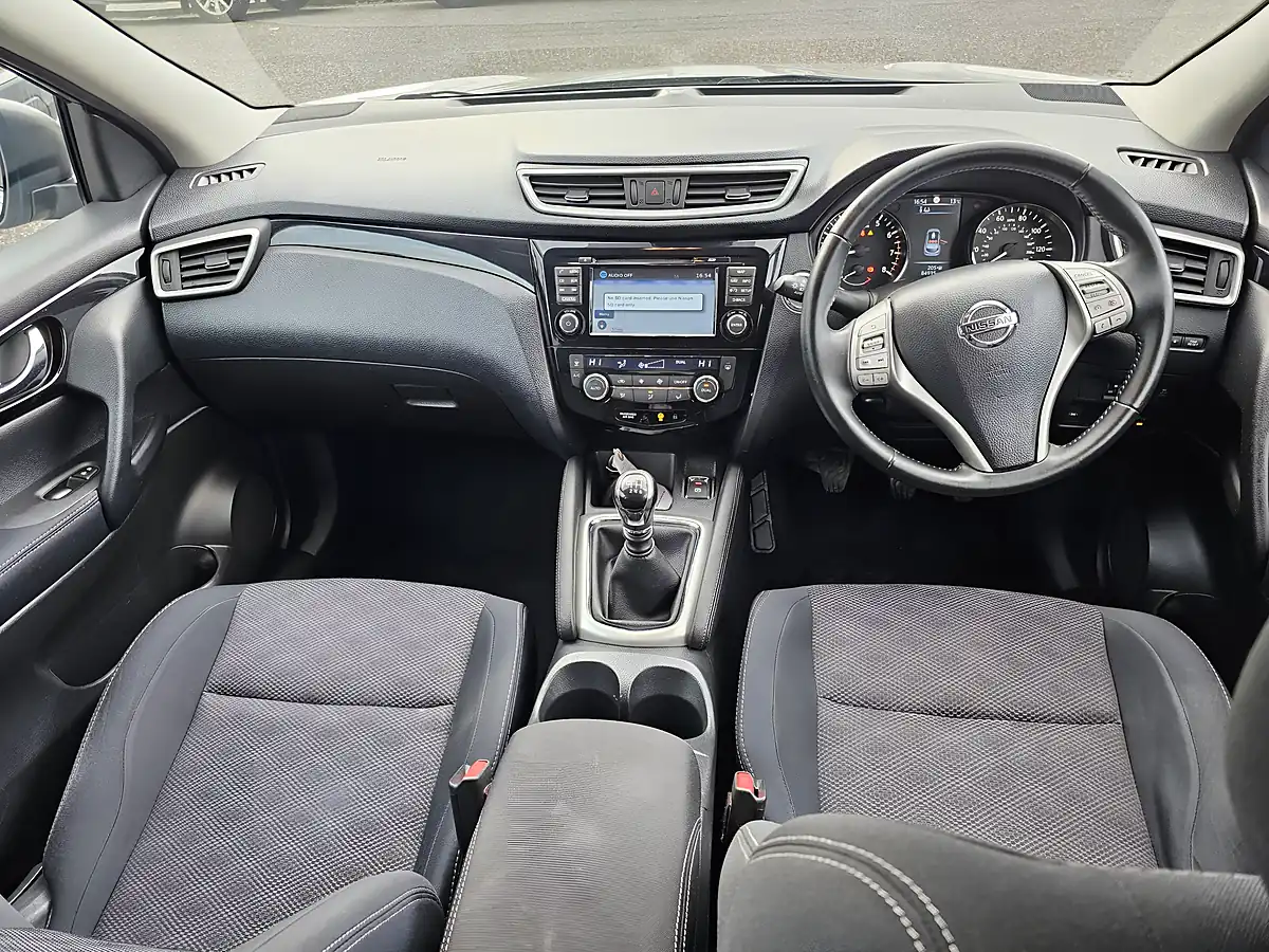 Used 2014 Nissan Qashqai Acenta Premium Silver - Interior and Exterior details 11