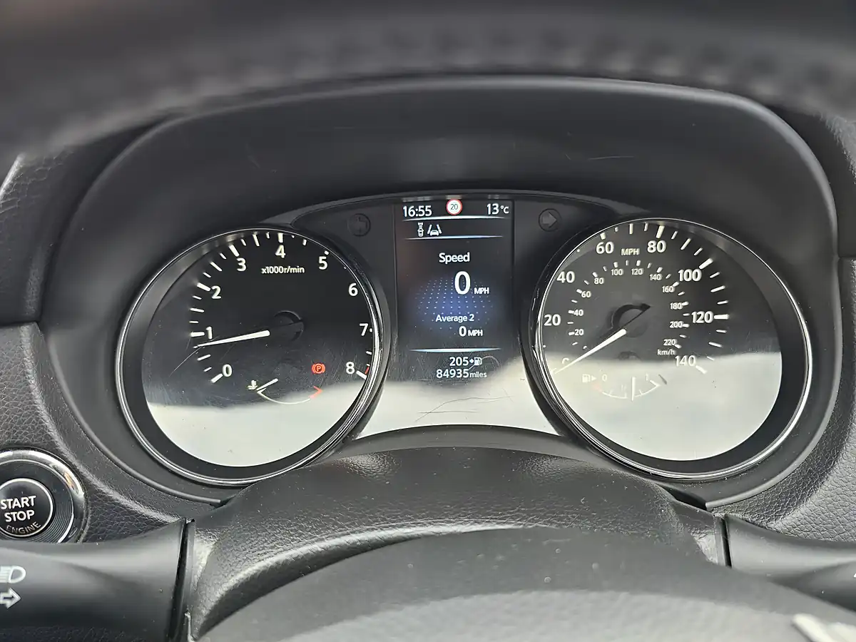 Used 2014 Nissan Qashqai Acenta Premium Silver - Interior and Exterior details 14
