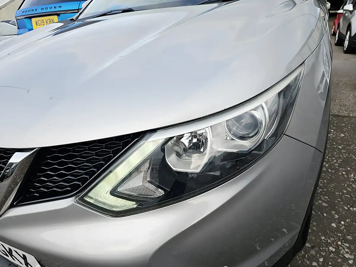Used 2014 Nissan Qashqai Acenta Premium Silver - Interior and Exterior details 16