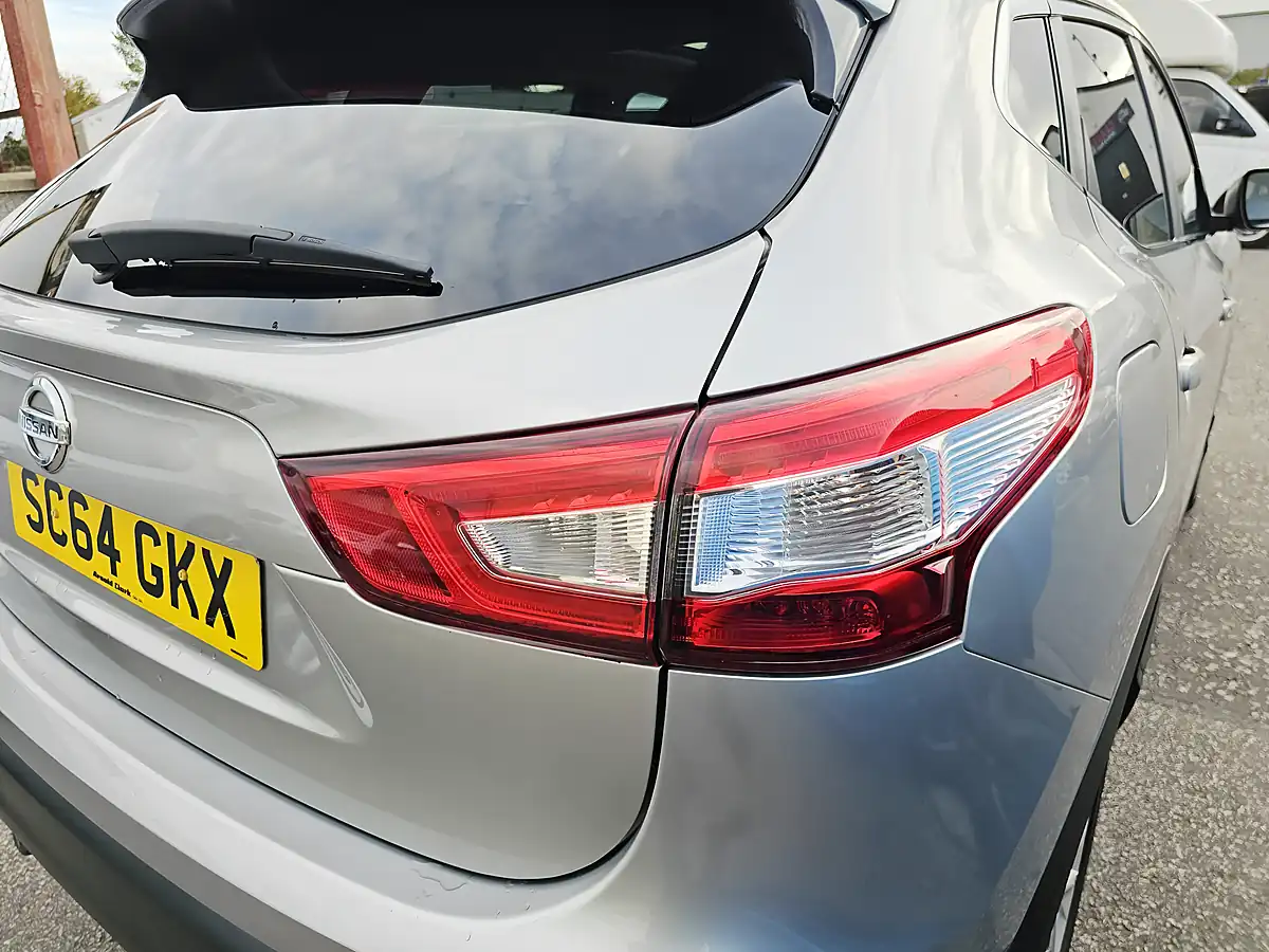 Used 2014 Nissan Qashqai Acenta Premium Silver - Interior and Exterior details 17