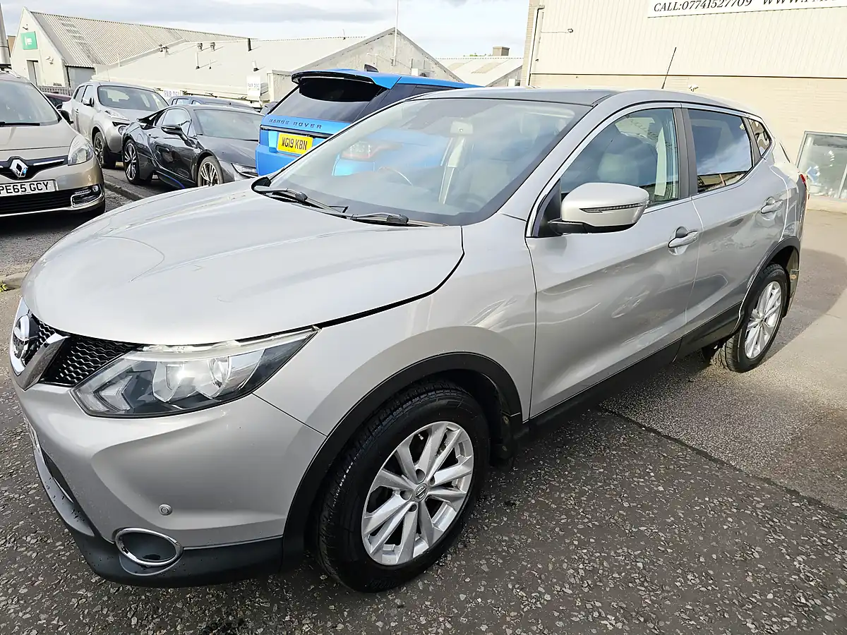 Used 2014 Nissan Qashqai Acenta Premium Silver - Interior and Exterior details 6