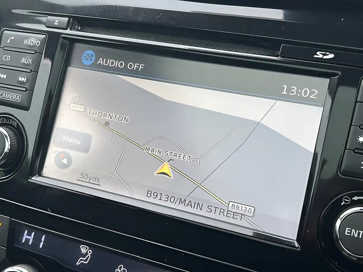 Used 2014 Nissan Qashqai Acenta Premium White - Interior and Exterior details 12