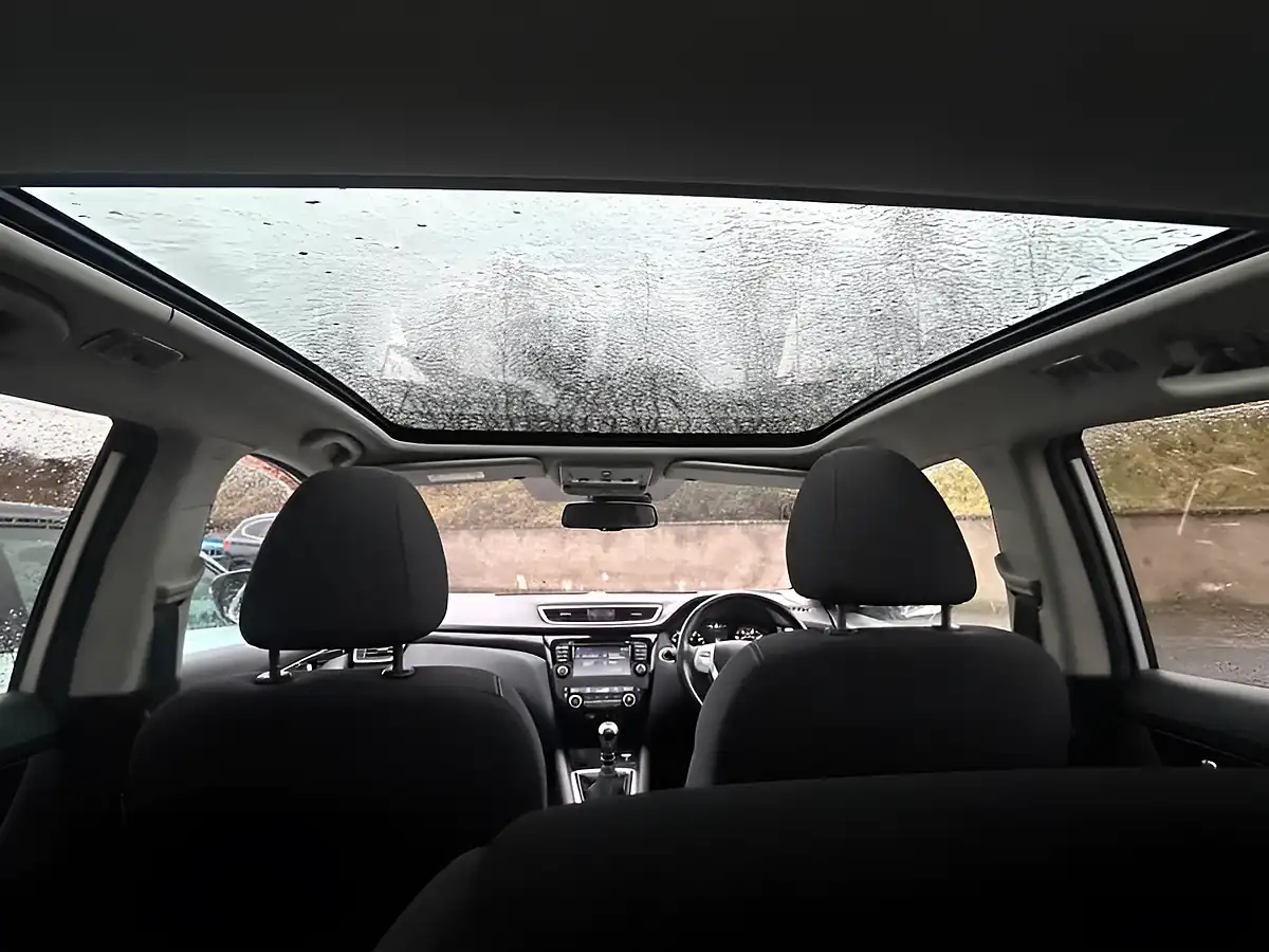Used 2014 Nissan Qashqai Acenta Premium White - Interior and Exterior details 13