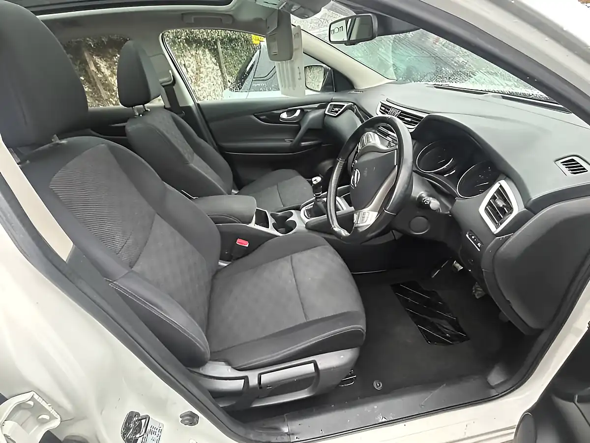 Used 2014 Nissan Qashqai Acenta Premium White - Interior and Exterior details 16