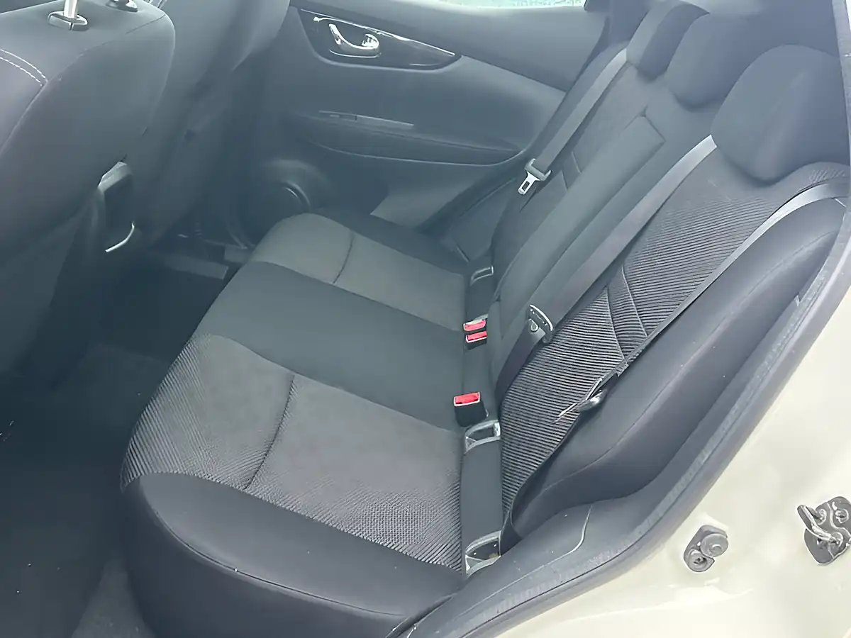 Used 2014 Nissan Qashqai Acenta Premium White - Interior and Exterior details 17