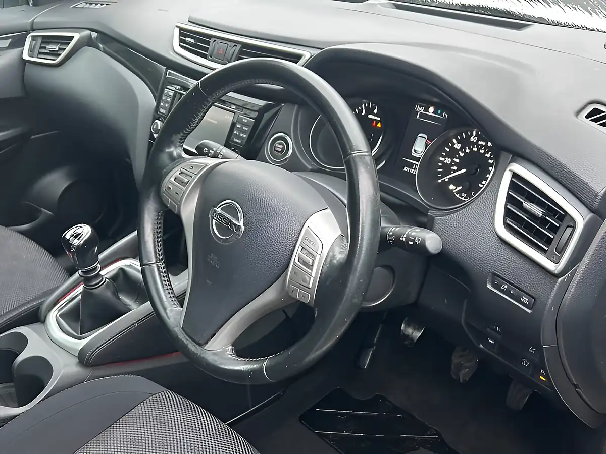 Used 2014 Nissan Qashqai Acenta Premium White - Interior and Exterior details 18