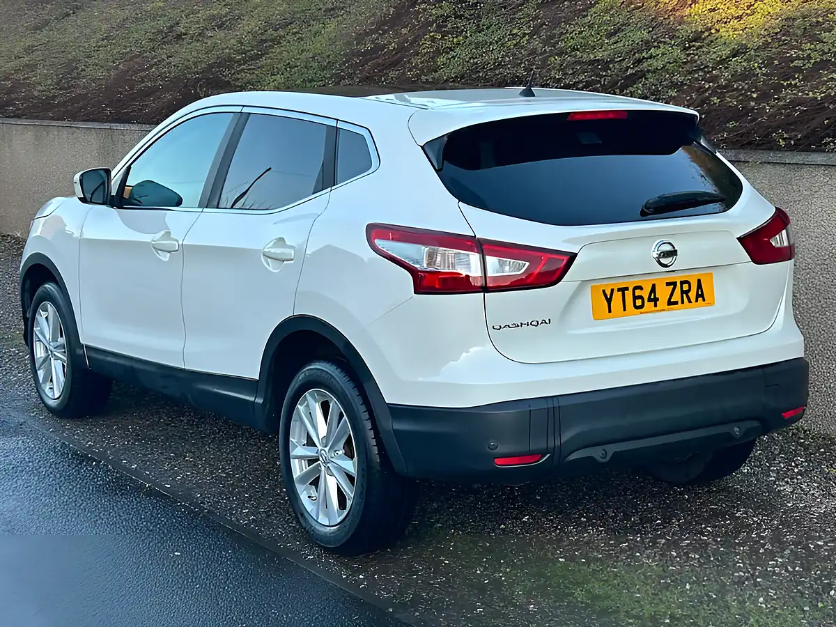 Used 2014 Nissan Qashqai Acenta Premium White - Interior and Exterior details 5