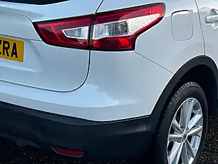 Used 2014 Nissan Qashqai Acenta Premium White - Interior and Exterior details 9