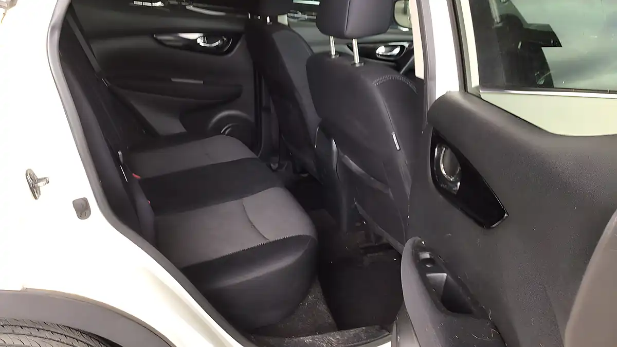 Used 2014 Nissan Qashqai Acenta Premium White - Interior and Exterior details 10