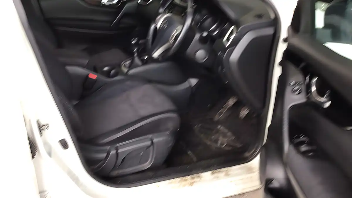 Used 2014 Nissan Qashqai Acenta Premium White - Interior and Exterior details 11