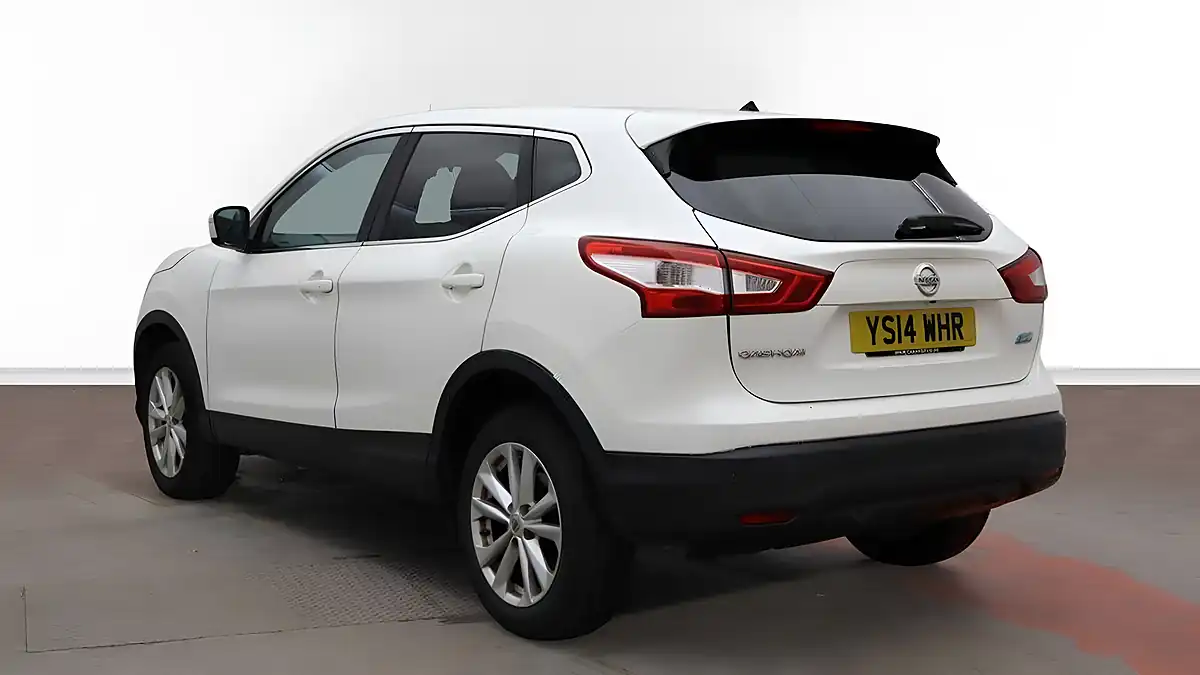 Used 2014 Nissan Qashqai Acenta Premium White - Interior and Exterior details 3