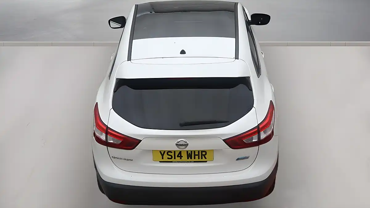 Used 2014 Nissan Qashqai Acenta Premium White - Interior and Exterior details 8