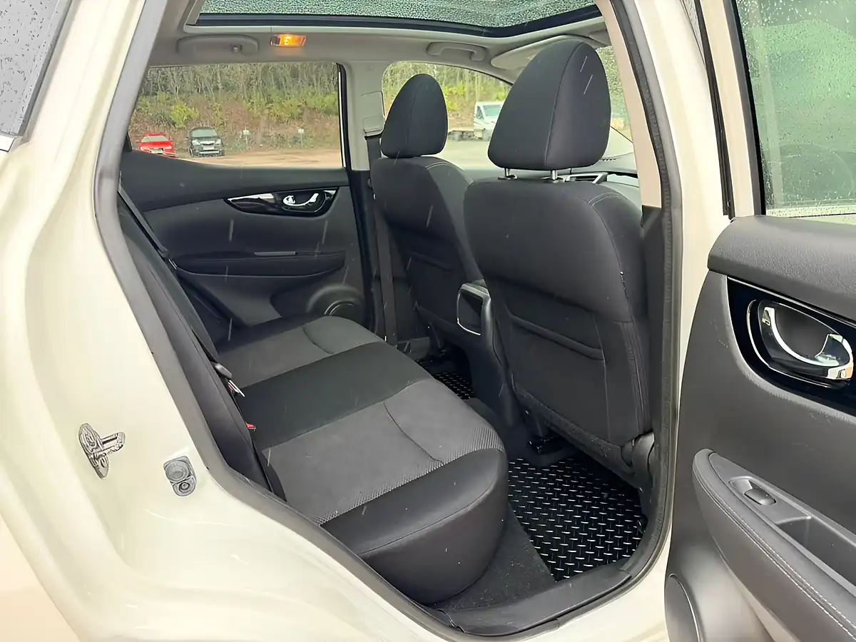 Used 2014 Nissan Qashqai Acenta Premium White - Interior and Exterior details 13