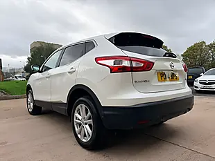 Used 2014 Nissan Qashqai Acenta Premium White - Interior and Exterior details 5